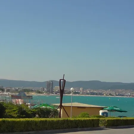 Alexandrov Residence Apartments ネセバル